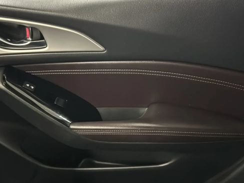 Used 2017 MAZDA MAZDA3 Touring FWD image 4