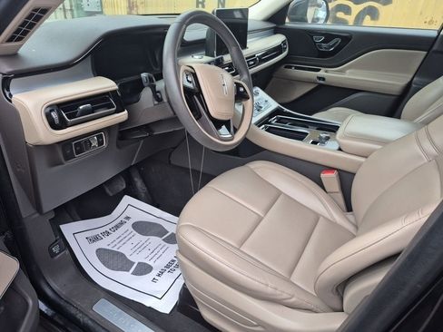 Used 2023 Lincoln Aviator 2WD w/ Elements Package image 3