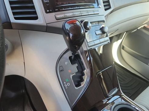 Used 2010 Toyota Venza AWD image 19