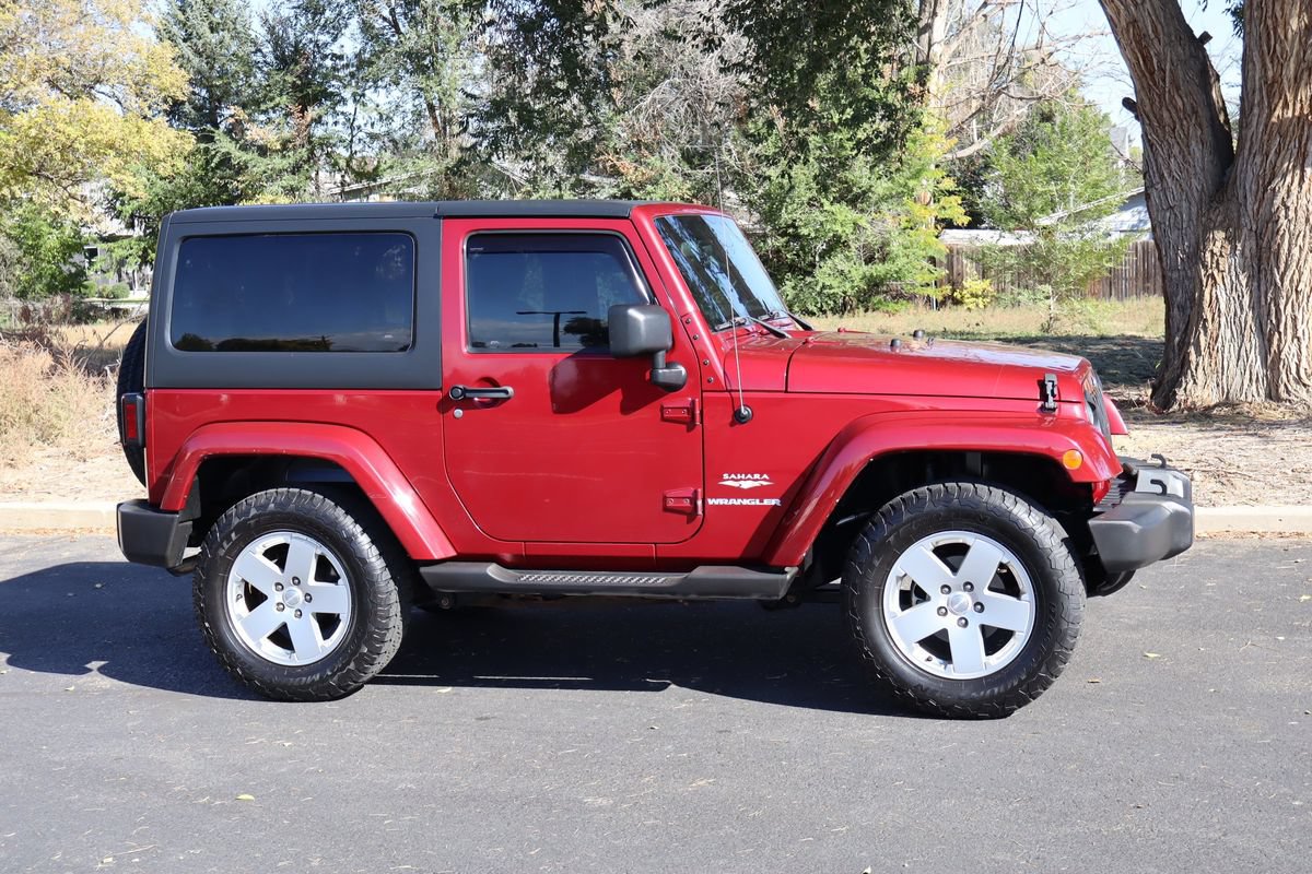 Used 2012 Jeep Wrangler Sahara w/ Connectivity Group AWD/4WD image 2