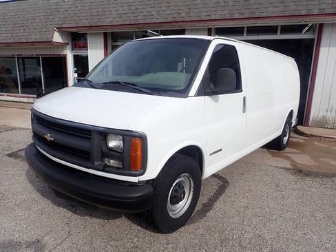 Used 2000 Chevrolet Express 3500 Extended RWD image 3