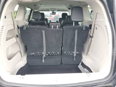 Used 2023 Chrysler Pacifica Touring-L FWD image 7