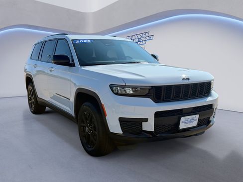 New 2025 Jeep Grand Cherokee L Altitude image 7