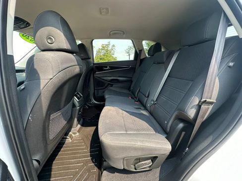 Used 2020 Kia Sorento LX FWD image 12