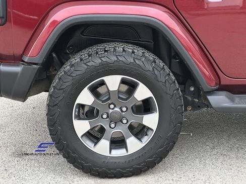 Used 2021 Jeep Wrangler Unlimited Sahara w/ Uconnect 4C Nav & Sound Group image 11