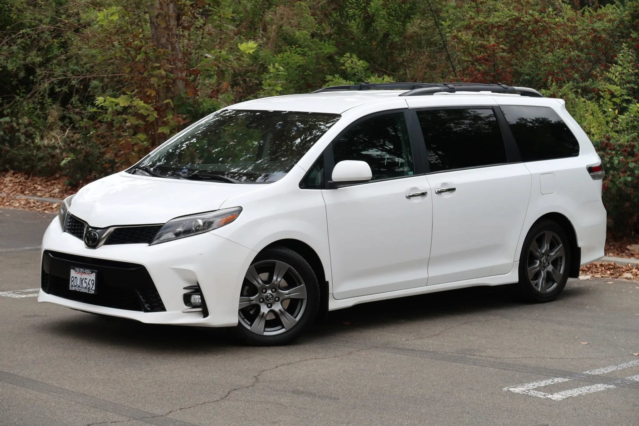 Used 2018 Toyota Sienna SE w/ Carpet Mat Package FWD image 4