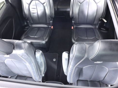Used 2020 Chrysler Pacifica Touring-L w/ S Appearance Package image 25