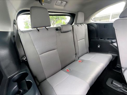Used 2023 Toyota Highlander L FWD image 32