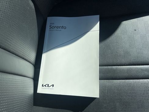 Certified 2025 Kia Sorento S image 25