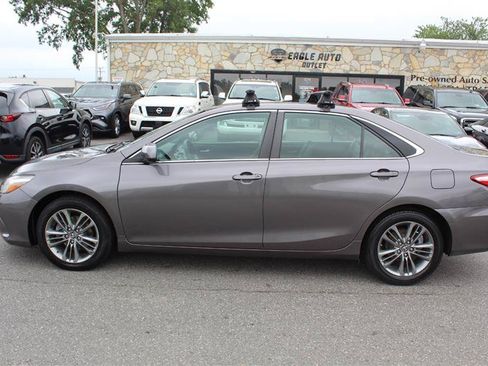 Used 2016 Toyota Camry SE FWD image 4
