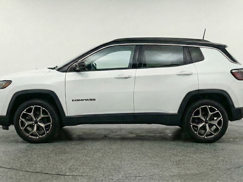 Used 2025 Jeep Compass Limited AWD/4WD image 3