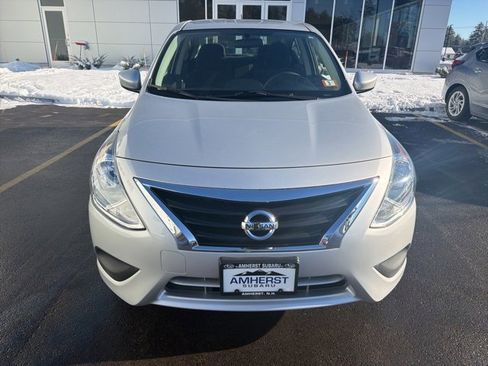 Used 2016 Nissan Versa SV image 2
