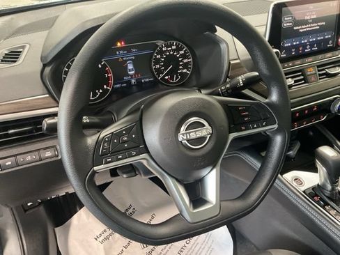 Used 2023 Nissan Altima 2.5 SV AWD/4WD image 13