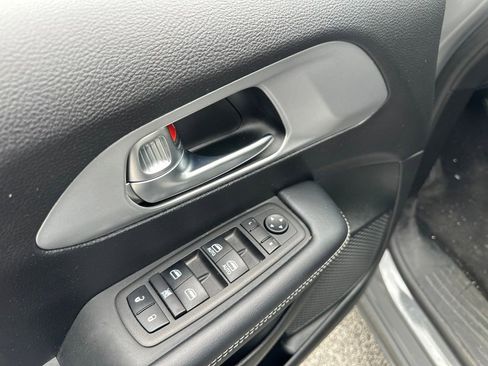 Certified 2023 Chrysler Pacifica Touring FWD image 9