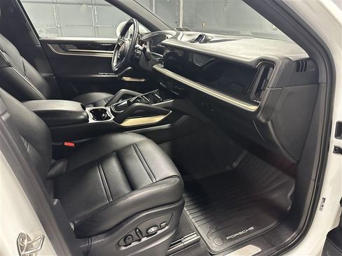 Used 2024 Porsche Cayenne Coupe w/ Premium Package Plus AWD/4WD image 11