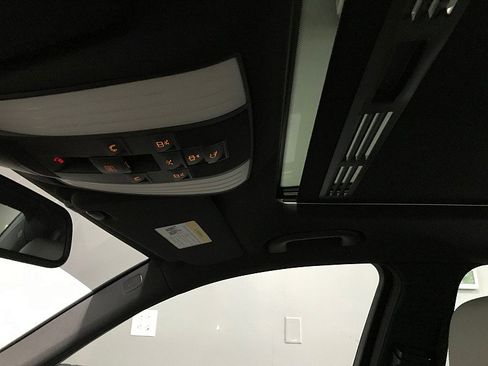 Used 2010 Mercedes-Benz E 350 Sedan image 26