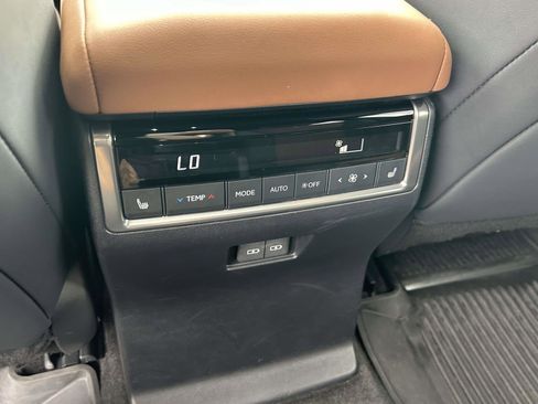 Used 2024 Lexus GX 550 w/ Cold Area Package AWD/4WD image 15
