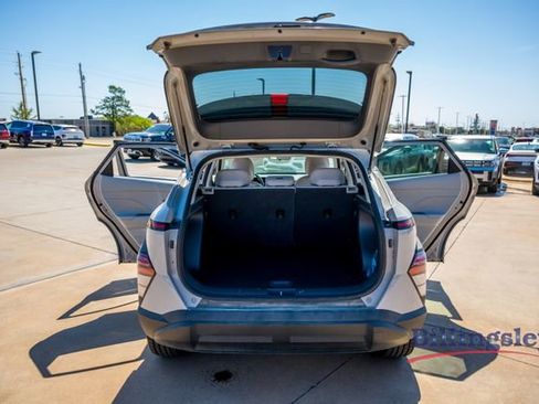 Used 2025 Hyundai Kona SEL image 17