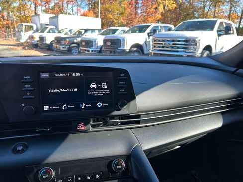 Certified 2025 Hyundai Elantra Sport image 17