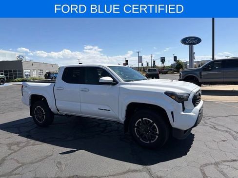 Used 2024 Toyota Tacoma TRD Sport AWD/4WD image 3