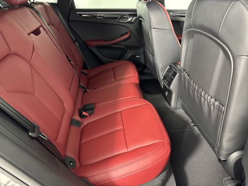 Certified 2025 Porsche Macan image 28