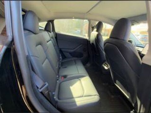 Used 2025 Tesla Model Y Performance image 11