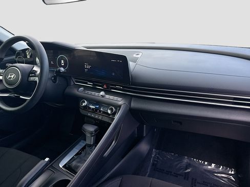 Used 2024 Hyundai Elantra SEL image 29