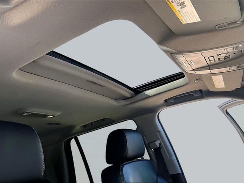 Used 2019 Chevrolet Tahoe LT AWD/4WD image 14