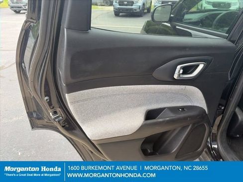 Used 2024 Jeep Compass Latitude AWD/4WD image 18