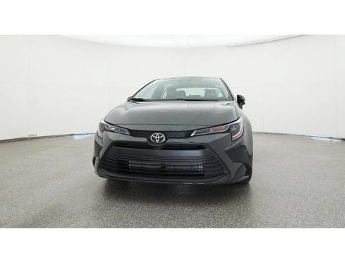 Used 2025 Toyota Corolla LE FWD image 36