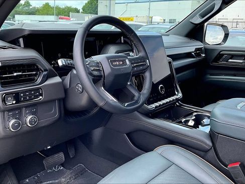 Used 2025 GMC Yukon AT4 w/ AT4 Premium Package AWD/4WD image 17