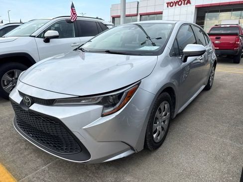 Used 2022 Toyota Corolla LE FWD image 1