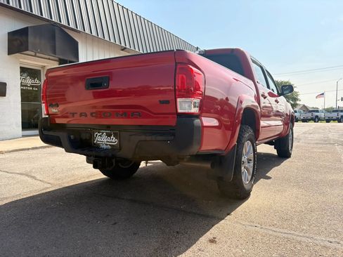 Used 2017 Toyota Tacoma SR5 w/ Tow Package AWD/4WD image 7