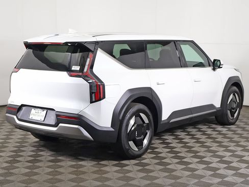Used 2024 Kia EV9 Light RWD image 11