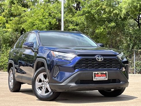 Used 2025 Toyota RAV4 XLE AWD/4WD image 2