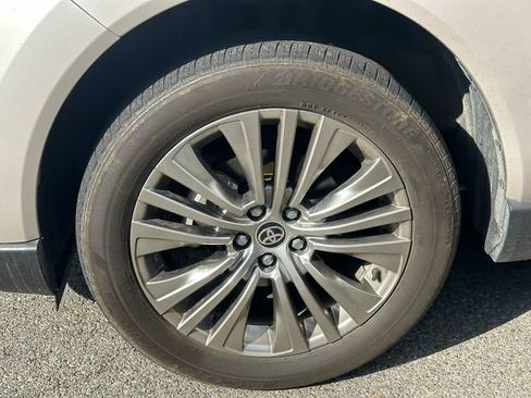 Used 2023 Toyota Venza Limited AWD/4WD image 16