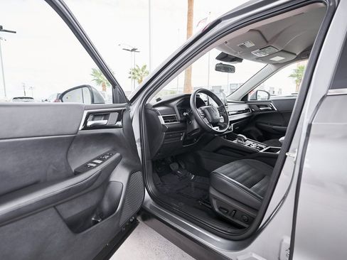 Used 2024 Mitsubishi Outlander SE image 19