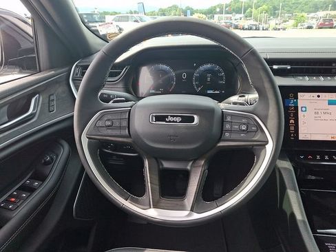 New 2026 Jeep Grand Cherokee Limited AWD/4WD image 9