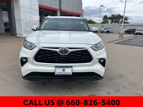 Certified 2020 Toyota Highlander XLE AWD/4WD image 3