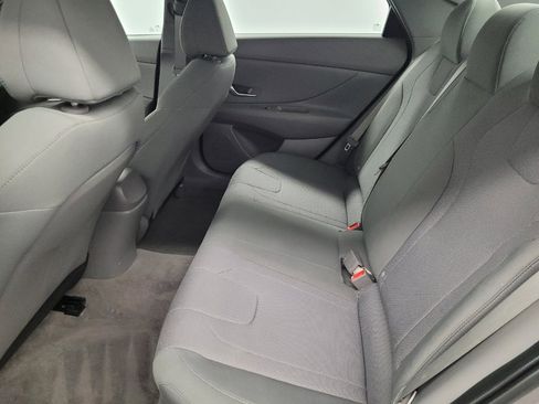 Used 2023 Hyundai Elantra SE FWD image 18