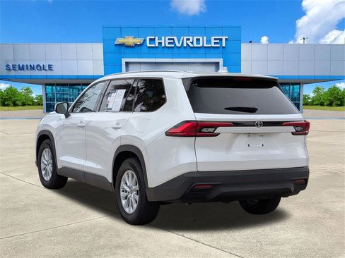 Used 2024 Toyota Grand Highlander XLE image 3