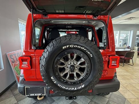 Used 2022 Jeep Wrangler Unlimited Rubicon w/ Trailer Tow Package AWD/4WD image 9