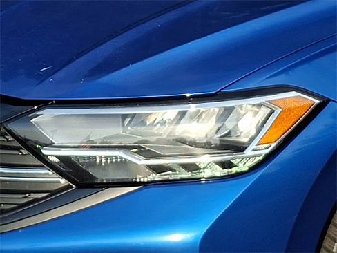 Used 2024 Volkswagen Jetta Sport image 9