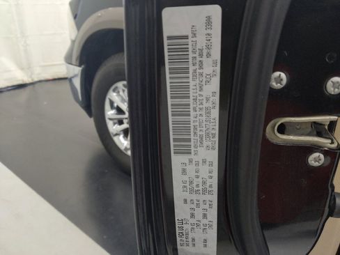 Used 2018 RAM 1500 Laramie w/ Convenience Group AWD/4WD image 33