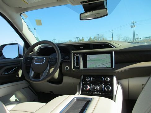 Used 2023 GMC Yukon Denali image 28