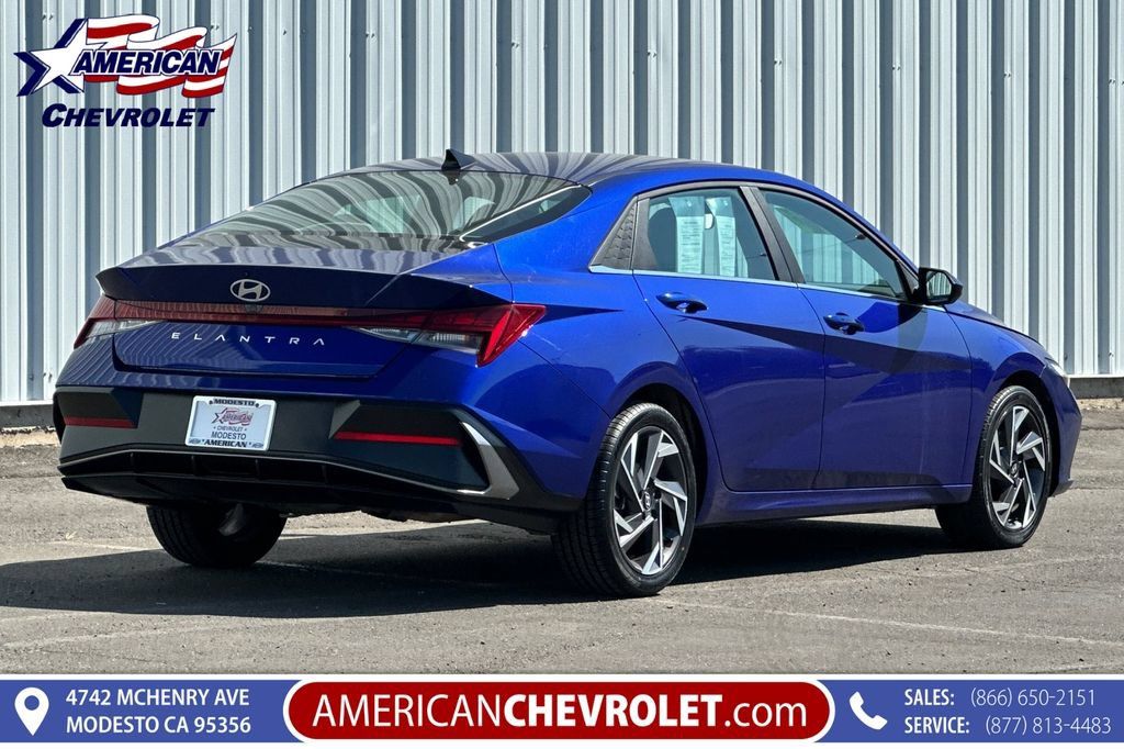 Used 2025 Hyundai Elantra SEL FWD image 4