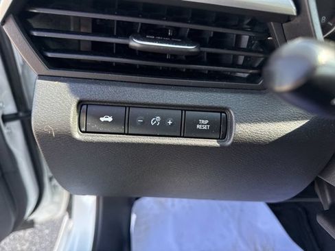 Used 2025 Nissan Altima 2.5 SV FWD image 16