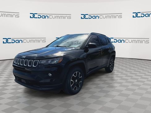 Used 2022 Jeep Compass Latitude image 4