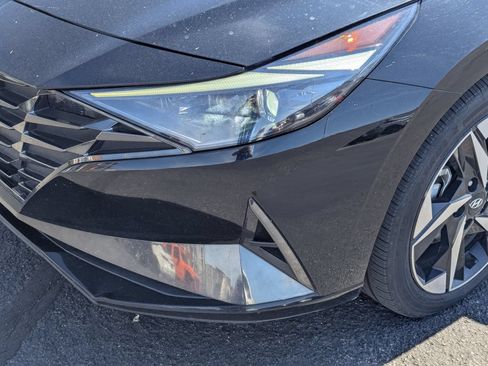Used 2023 Hyundai Elantra Limited FWD image 12