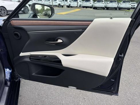 Used 2025 Lexus ES 350 w/ Premium Package FWD image 17